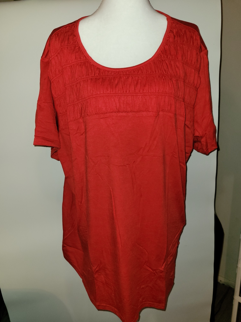 OFEEFAN Scoop Neck Short Sleeve Red Tunic with Pintuck Detail